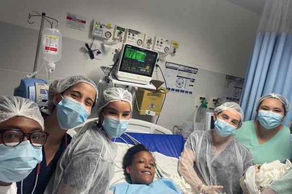 Parto surpresa emociona equipe médica na UPA de Brotas, em Salvador