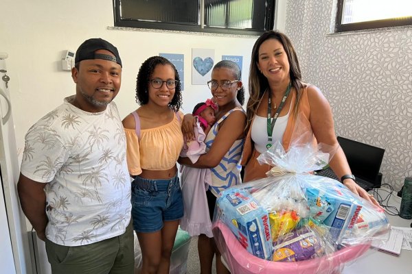 Recém-nascida de parto surpresa na UPA de Brotas ganha enxoval de presente da equipe da unidade